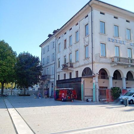 Ferienwohnung Palazzo Clerici Luino Exterior foto